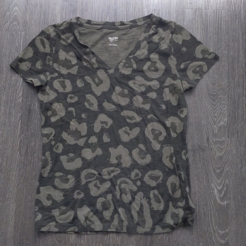 Soft cheetah print V neck T